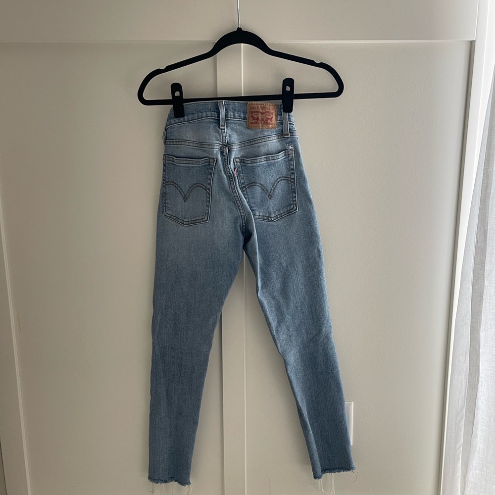 Levis Wedgie Skinny Jeans - Picture 3 of 5
